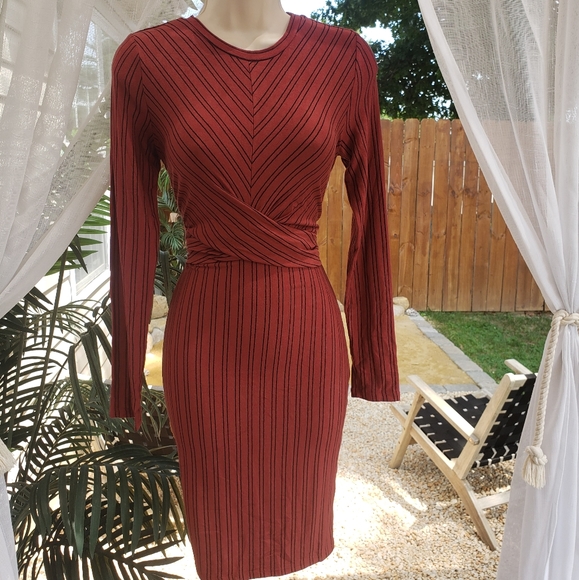 Dresses & Skirts - Striped mauve midi